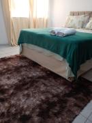 Kitnet 1 Block from the Beach in São Vicente