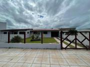 Residência veraneio, sozinha no pátio