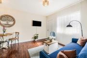 Cute 1BR Apt Walk to Calle 8, Short Drive to Brick