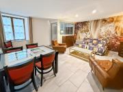 Ancien moulin renove, terrasse au bord de l eau