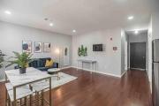 Large and Sunny 1BR - Center City - Sleeps 4
