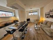 Kings Central 3 Bedroom, free parking & Wifi