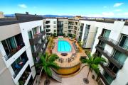 Beach Breeze Marina Suites with Pool, Gym & Hot Tub