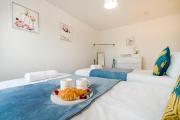 Monmouth House Aylesbury Premier Quality Accommodation For Larger Families Contractors And Professionals Sleeps Up to 6 Guests