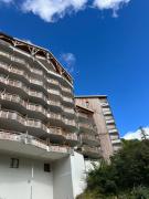 2 pièces 5 personnes, proximités pédestres pistes et commerces, grande terrasse , vue panoramique, calme