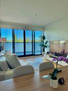 Modern Chadstone Apartment l Walk to Shops