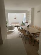 Peaceful duplex apartment with patio in Central London