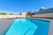 Ocean Getaway 1BR Heated Pool & Netflix
