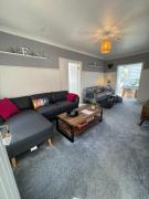 Ocean Cottage, Ferring - seaside cottage moments from the beach and Bluebird cafe