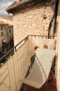 Charming 1BR apartment with balcony & AC, heart of Antibes