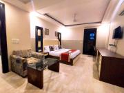 Aaron Harikanta Stayz