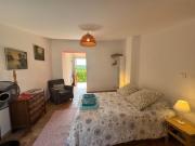 Studio Ouest - Chambre avec vue vignoble - Domaine viticole Château Barbebelle Rognes - Proche dAix-en-Provence