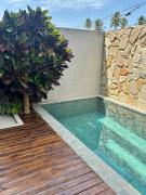 Linda casa com piscina à beira da Praia do Riacho