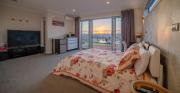 Lake view, private access room & private Bathroom