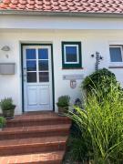 Ferienhaus SÜD WEST mit 2 SZ, Terrasse und Balkon, strandnah by Unsere Urlaubszeit