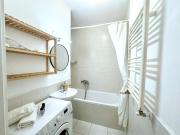 Prime Stay - Modern 2 Bedroom Family Apartment with Balcony & Parking Included