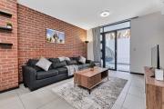 Spacious 2BR Apt Minutes from Rosebank Mall & Gautrain