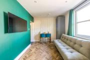 Modern Chandos Flat by Prescott Apartments