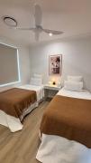 Entire Unit 02 rooms 04 King Single Beds 11 kms to Goldcoast Airport