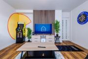 Spacious 3 Bed with Pac-Man, Darts and 2 Parking spaces