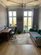 3 Bedroom Spacious Cozy Apartment in Center