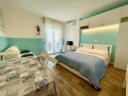 Bright and colorful studio with sea view