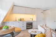Boutique Bath Apartment, Minutes from Shops & Spas