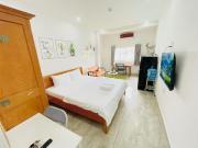 I Riverside 305A I Spacious Studio w Window & Kitchen