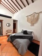 LeyvaYork Apartasuites