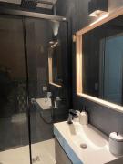 Montmartre & Metro district lines 12 and 4