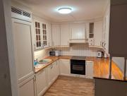 Lys og romslig 3-roms leilighet innglasset balkong