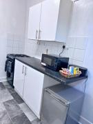 Chatham Home for 4, Walk to Hospital & Free driveway Parking