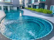 Bright Modern 2BR Condo Near Central with Pool, Gym & Mountain View