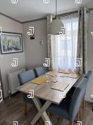 Casa Mariposa Lovely 3 bedroom caravan at Seal Bay Resort Selsey