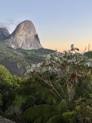 Apto completo no Vista Azul - Varanda com vista da Pedra Azul