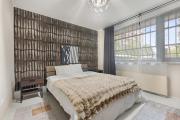 Monochrome Escape 1BR Ultra Central