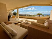 Precioso apartamento con piscina, vistas a mar