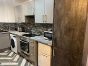 Studio Apartment - Perfect for Contractors and Short & Long Term Stays - Free WIFI - Free Parking - Extra Bed - Full Kitchen