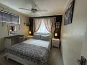 Secure cottage with Wifi and PLEX OR Tambo Airport