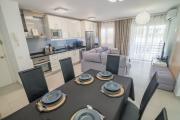 SUN APARTMENT - 3 bedrooms, priv parking, pool, AC, tv channels, fibre net