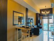 1 Bedroom Luxe in BGC with Balcony & Free Parking