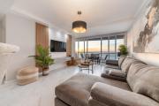 Beautiful 3 bed apartment with sea views Horizon Bay 502
