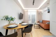 Stylish 2 Bedrooms Apartment with Air Conditioning Close to the City Center by Noclegi Renters
