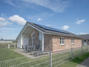 Ferienhaus mit Sauna und Kamin nahe am grünen Strand