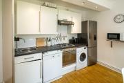 Spacious 4-Bed Home near Stockwell Tube Station