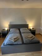 Zentrales Apartment mit Netflix, Kaffee & Parkplätzen