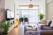 Yellow Canvas - 2-BR Apartment & Balcony in Larnaca