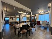 アフリカンラグジュアリースタイルの豪華客室 1棟貸切 バーベキュー 大人数対応 ファミーユ大室