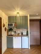 Cozy cocoon with breathtaking view and covered parking