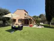 Family Apartment by the Sea with Garden